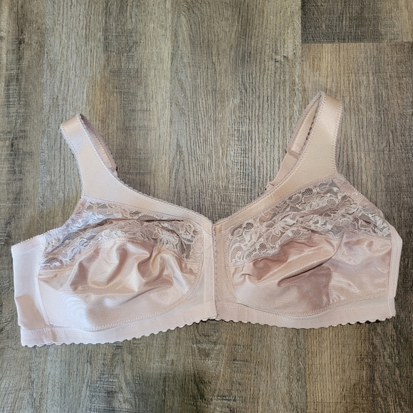 Glamorise Elegant Lace Trimmed Bra in Beige - Picture 5 of 9